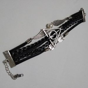Elbluvf Harry Potter bracelet.